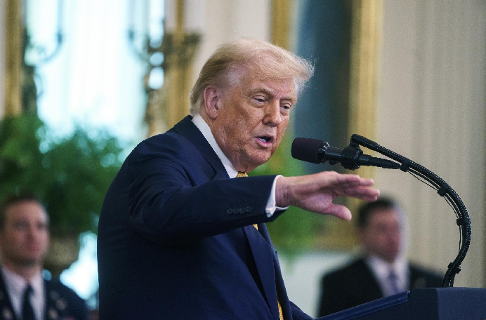 TRUMP ES DIAGNOSTICADO CON INSUFICIENCIA VENOSA CRÓNICA