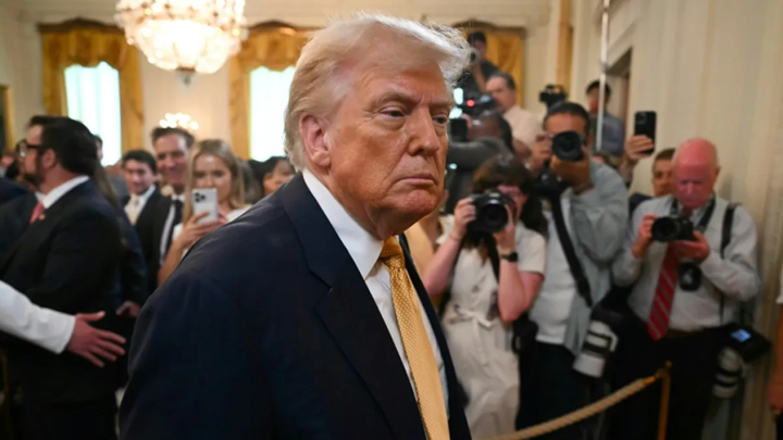 TRUMP ARREMETIÓ CONTRA EL DIARIO WSJ POR UNA SUPUESTA CARTA DIRIGIDA A JEFFREY EPSTEIN