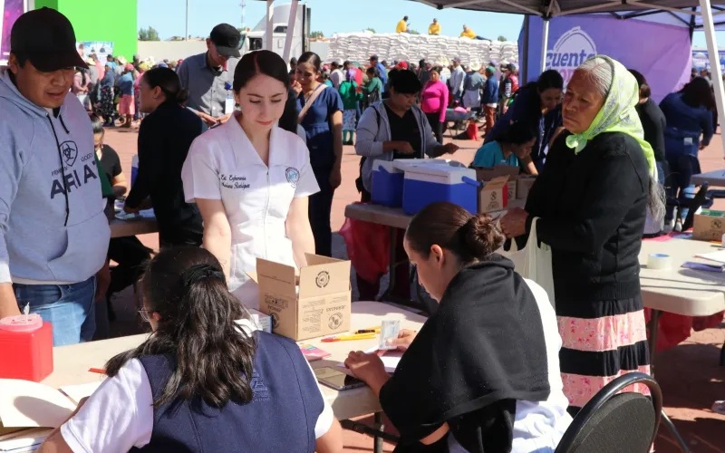 ENTREGA NUTRICHIHUAHUA APOYOS ALIMENTARIOS DURANTE JORNADAS DE VACUNACIÓN EN CARICHÍ Y GUACHOCHI
