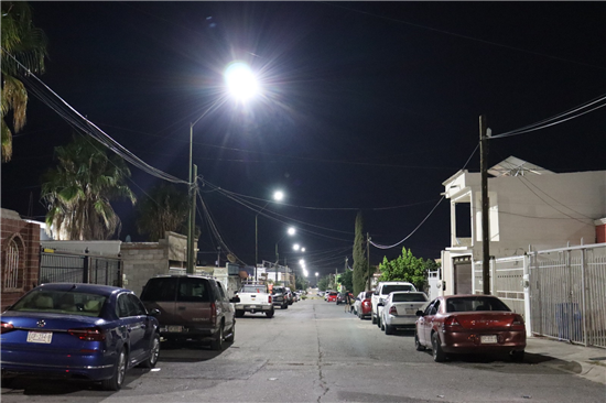 CONTINÚA MUNICIPIO INSTALANDO NUEVAS LÁMPARAS LED, AHORA TOCÓ EL TURNO EN LA COLONIA LOS OLIVOS