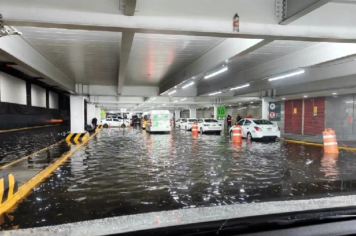 ANALIZAN DAÑOS OCASIONADOS POR LAS LLUVIAS EN EL AICM