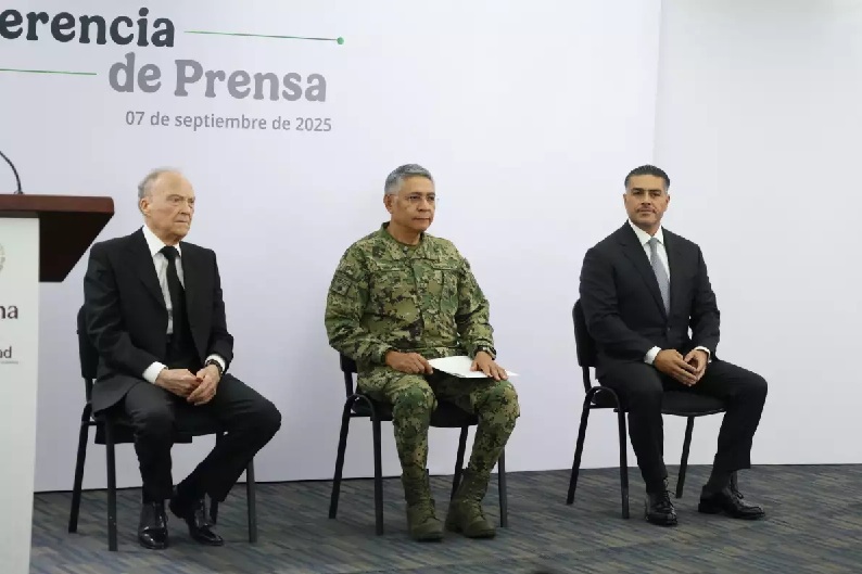 GARCIA HARFUCHT INFORMA QUE FUERON DETENIDAS 14 PERSONAS POR RED DEDICADA A HUACHICOL