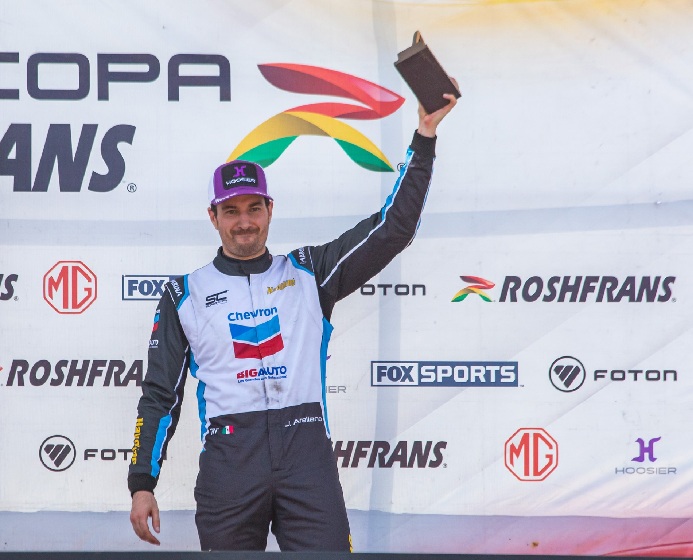 JOSÉ ARELLANO SE REPONE DE UN CONTACTO Y LOGRA PODIO EN LA GTM PRO 1