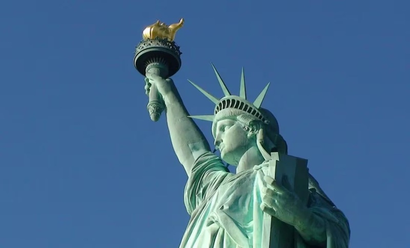 ESTATUA DE LA LIBERTAD, MONUMENTO ICÓNICO DE NUEVA YORK, AMANECIÓ CERRADA AL PÚBLICO ESTE 1 DE OCTUBRE DE 2025