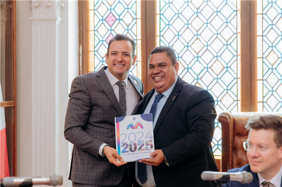 ENTREGAN REGIDORES AL ALCALDE, SU PRIMER INFORME ANUAL DE LA ADMINISTRACIÓN MUNICIPAL