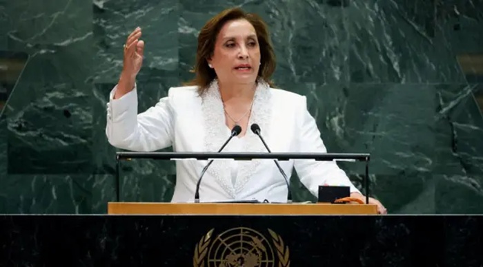 DINA BOLUART PRESIDENTA DE PERÚ FUE DESTITUIDA