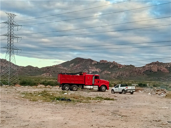 ATIENDE MUNICIPIO DENUNCIA POR QUEMA DE BASURA Y TIRADERO CLANDESTINO AL NORTE DE LA CIUDAD
