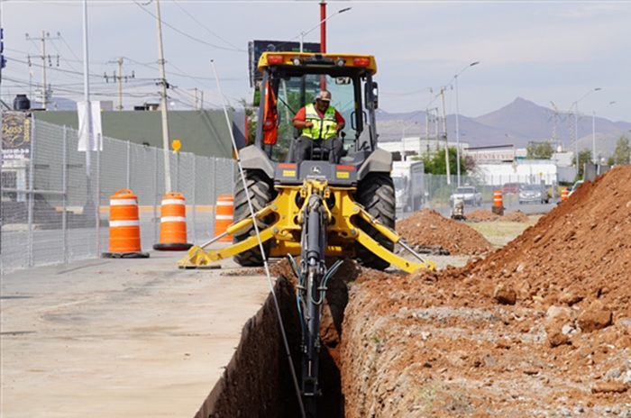 TRABAJA MUNICIPIO EN EXCAVACIONES PARA CONSTRUCCIÓN DEL PASO SUPERIOR VIALIDAD LOS NOGALES