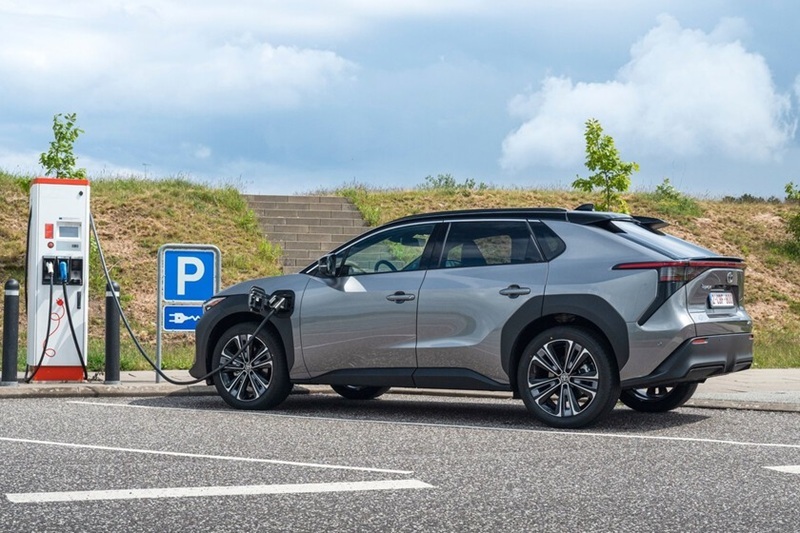 LA ADOPCIÓN DE VEHÍCULOS HÍBRIDOS CRECE GRACIAS A BENEFICIOS FISCALES,