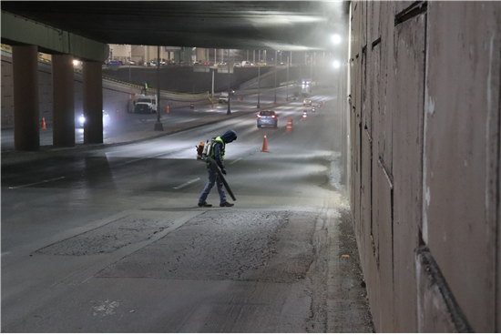 REALIZA MUNICIPIO TRABAJOS NOCTURNOS DE LIMPIEZA EN VIALIDADES PARA MEJORAR LA IMAGEN URBANA DE CHIHUAHUA CAPITAL