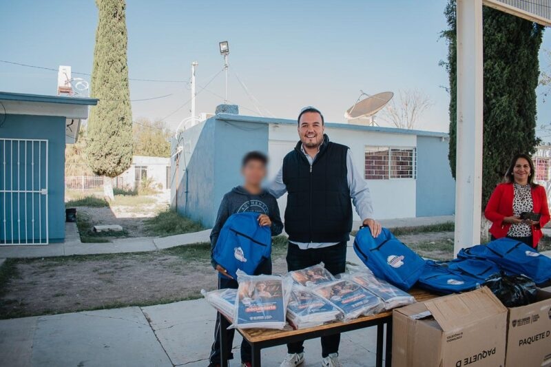 TELESECUNDARIA DE LA COMUNIDAD DE SAN IGNACIO RECIBE ÚTILES ESCOLARES, GRACIAS AL GOBIERNO DEL ESTADO Y GOBIERNO MUNICIPAL