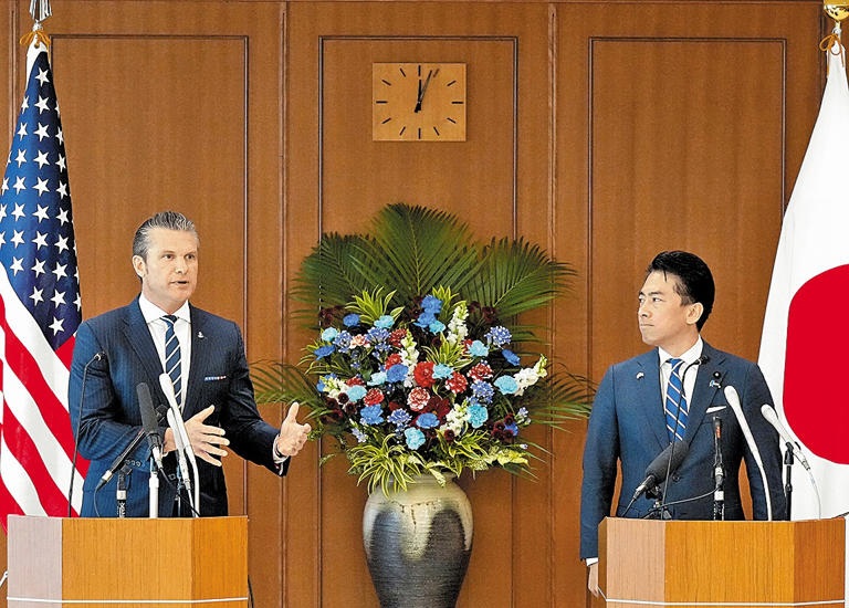 EU ANIQUILA OTRA EMBARCACIÓN EN EL PACÍFICO