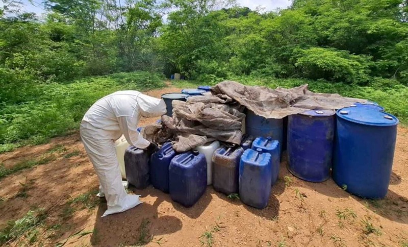 ASEGURAN 3 MIL 500 LITROS DE QUÍMICOS Y DESTRUYEN ARTEFACTOS EXPLOSIVOS EN SINALOA