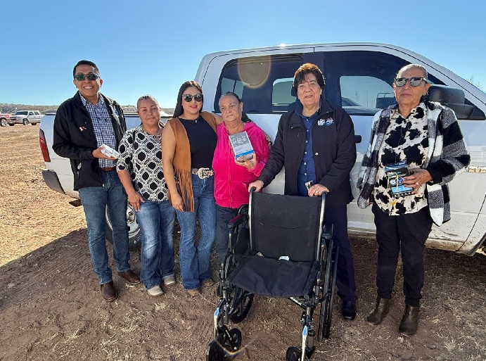 ENTREGA REGIDORA LUPITA BORRUEL APARATOS DE SALUD A HABITANTES DE LA CASITA, EN LA ZONA RURAL DE CIÉNEGA DE ORTIZ