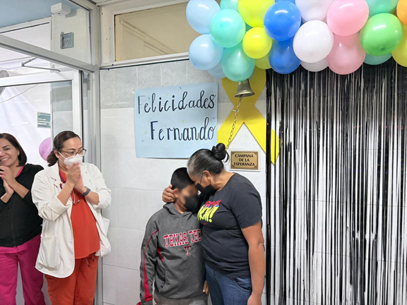 VENCE CÁNCER MENOR Y TOCA LA CAMPANA DE LA VICTORIA EN IMSS CHIHUAHUA
