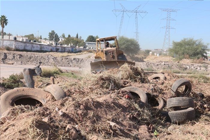 PARA PREVENIR PLAGAS Y MALOS OLORES, MUNICIPIO ATIENDE LOTES BALDÍOS DE FORMA PERMANENTEMENTE CON LIMPIEZA