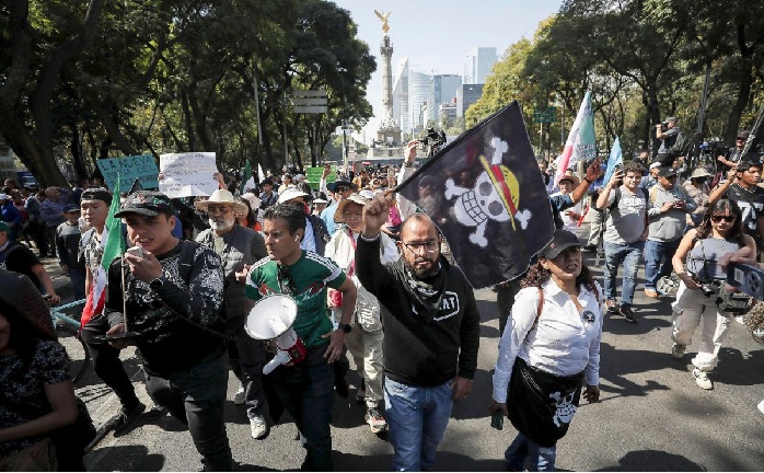 ¡NO SOMOS ENEMIGOS, SOMOS EL PUEBLO!”, FUERON ALGUNAS DE LAS CONSIGNAS LANZADAS EN LA MARCHA DE LA GENERACIÓN Z