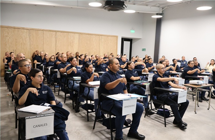 PREPARAN A CADETES DE LA POLICÍA MUNICIPAL PARA ATENDER A PERSONAS CON DISCAPACIDAD AUDITIVA