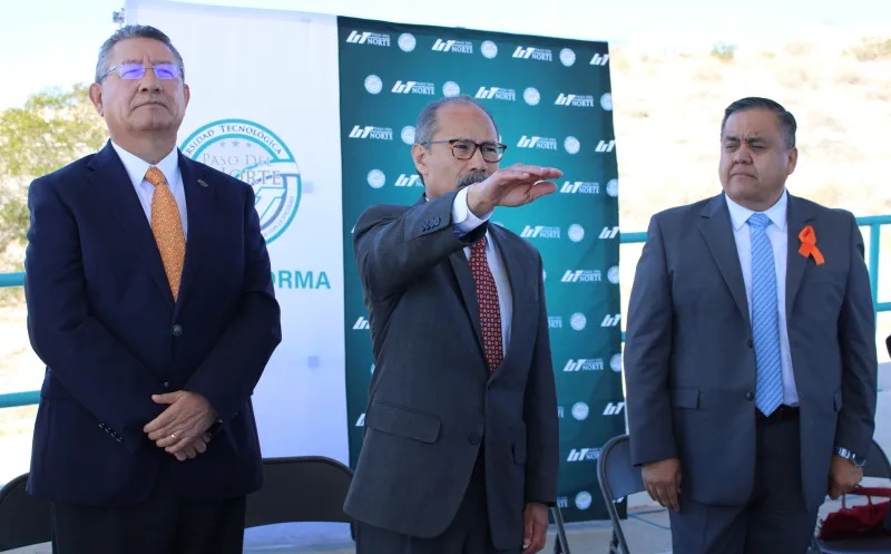 RINDE PROTESTA FRANCISCO JAVIER LLERA PACHECO COMO RECTOR DE LA UT PASO DEL NORTE