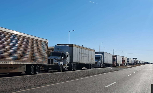 BLOQUEAN LA CARRETERA JANOS-AGUAPRIETA Y REFUERZAN PROTESTAS