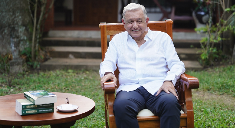 TODAVÍA ES TEMPORADA DE ZOPILOTES”: LOS MENSAJES DE AMLO A SHEINBAUM EN SU REAPARICIÓN