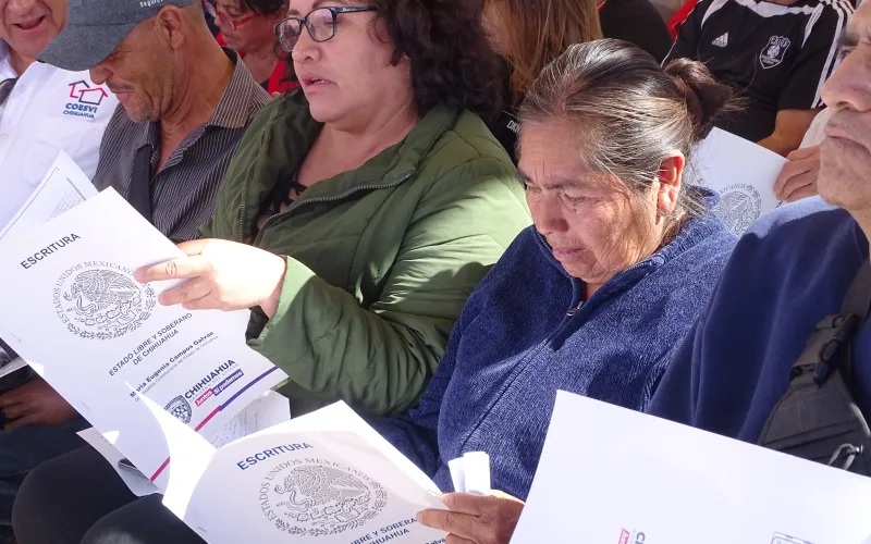 APOYA SDUE A 2 MIL 100 FAMILIAS CON REGULARIZACIÓN DE LOTES HABITACIONALES Y COMERCIALES