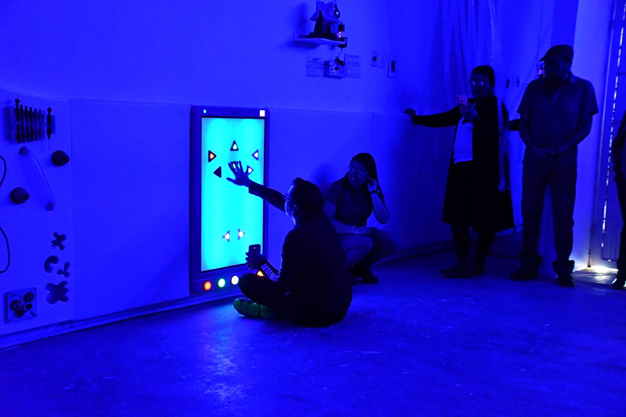 BENEFICIAN A ESTUDIANTES CON DISCAPACIDAD DE JIMÉNEZ CON AULA MULTISENSORIAL EN EL CAM NO.9