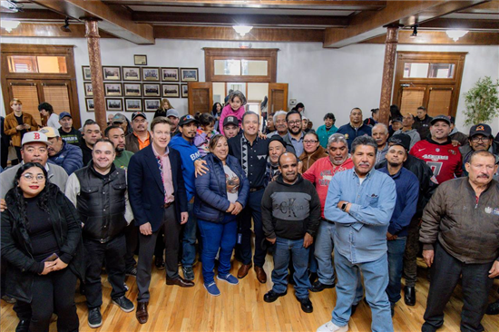 LLEGA LA NAVIDAD A LOS BOLEROS DEL CENTRO; MARCO BONILLA ENTREGÓ APOYOS POR SU TRABAJO