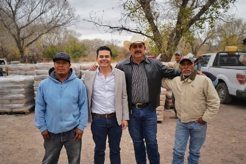 ENTREGA RAFA LOERA APOYO DE CEMENTO A FAMILIAS DEL MUNICIPIO DE SANTA ISABEL