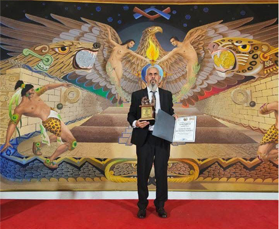 RECIBE CHIHUAHUENSE JUAN DE DIOS QUIÑONES EL PREMIO “LUCHADOR OLMECA