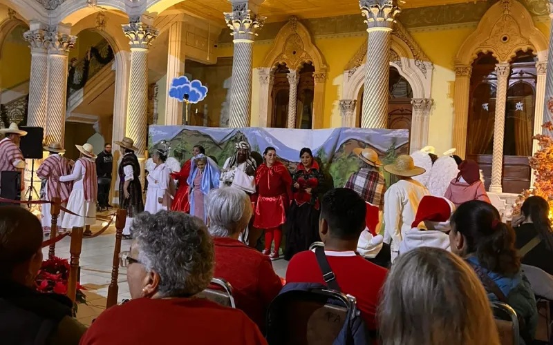 RECIBE PALACIO ALVARADO A MÁS DE 5 MIL PARRALENSES DURANTE FESTIVAL NAVIDEÑO 2025