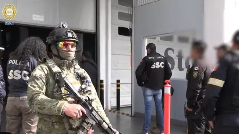 RECUPERAN EN CDMX MILES DE PRODUCTOS ROBADOS EN CARRETERA DE MARAVATÍO