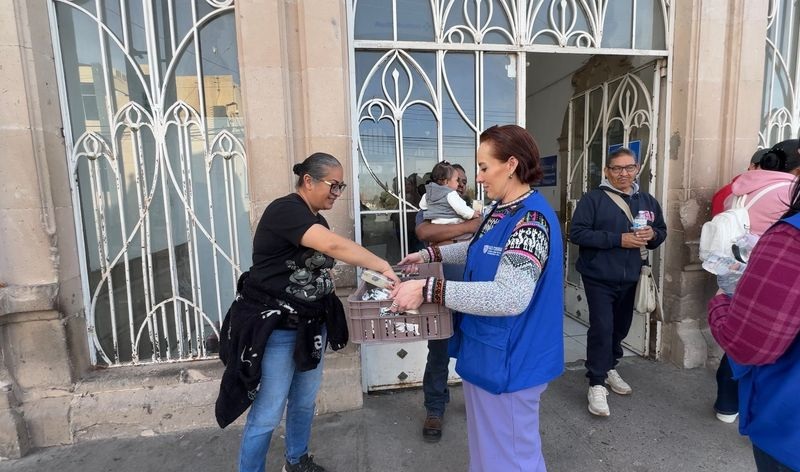 LLEVA GOBIERNO DEL ESTADO APOYOS ALIMENTARIOS A FAMILIAS DE PACIENTES HOSPITALIZADOS EN LA CAPITAL
