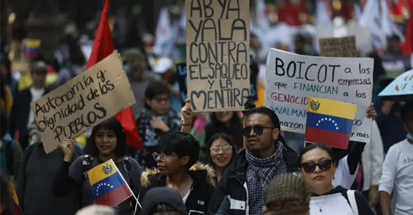 MANIFESTANTES MARCHARON Y RECHAZARON EN LA CDMX LA INTERVENCIÓN MILITAR DE ESTADOS UNIDOS EN VENEZUELA 