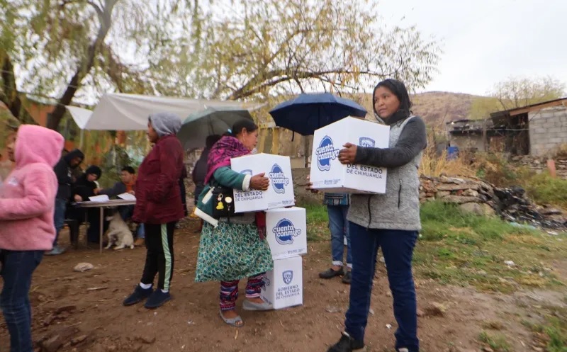 LLEVA ESTADO APOYOS ALIMENTO Y COBIJAS A FAMILIAS INDÍGENAS DE LA COLONIA DESARROLLO URBANO