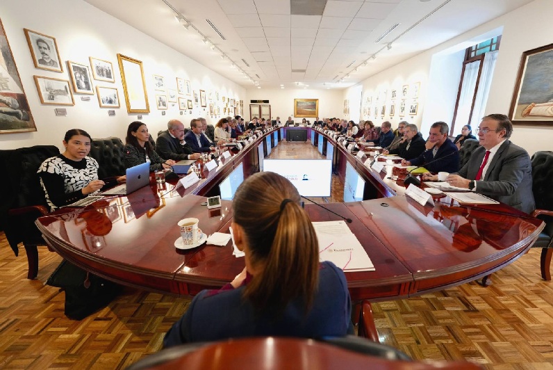 LA PRESIDENTA SHEINBAUM TUVO UNA REUNIÓN CON ECONOMISTAS EN PALACIO NACIONAL ESTE SÁBADO 17 DE ENERO DE 2026