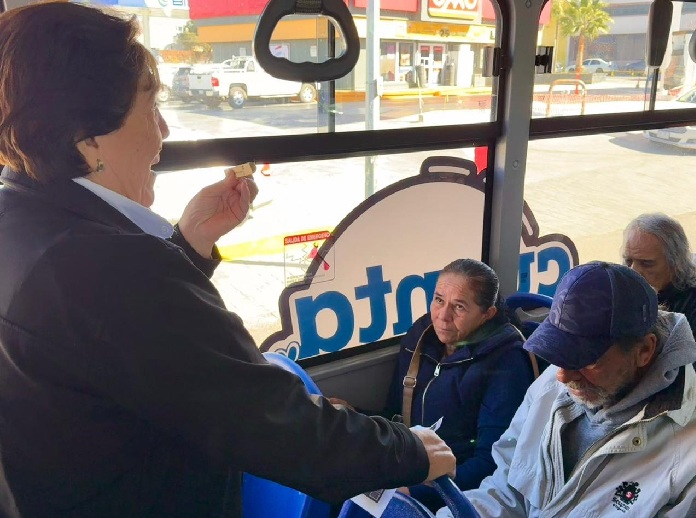 ABORDA LUPITA BORRUEL EL TRANSPORTE PÚBLICO PARA ACERCAR ATENCIÓN A PROBLEMÁTICAS DE LOS CIUDADANOS