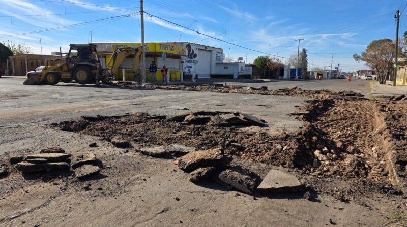 INICIA MUNICIPIO REHABILITACIÓN CON CONCRETO HIDRÁULICO EN CRUCE AGUSTÍN MELGAR Y FRANCISCO VILLA: PIDEN PRECAUCIÓN A CONDUCTORES