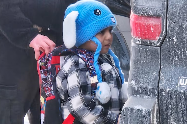 IMPIDE JUEZ DEPORTACIÓN DE NIÑO DE 5 AÑOS Y DE SU PADRE DETENIDOS POR ICE EN MINNESOTA