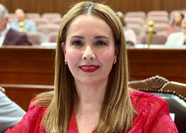 LA DIPUTADA ELIZABETH MONTOYA PERDIÓ UN OJO TRAS UN ATAQUE ARMADO OCURRIDO EN CULIACÁN, SINALOA; SIN EMBARGO, SE REPORTA FUERA DE PELIGRO.