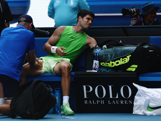 CARLOS ALCARAZ SE SOBREPUSO AL MALESTAR FÍSICO PARA VENCER EN ÉPICOS CINCO SETS AL ALEMÁN ALEXANDER ZVEREV