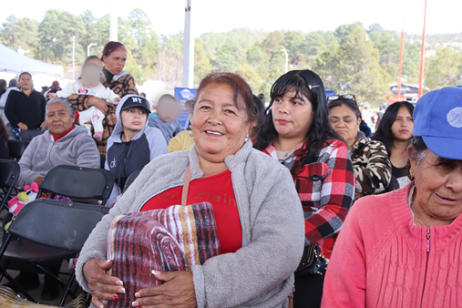 ENTREGAN 6 TONELADAS DE ALIMENTO A FAMILIAS DE BASASEACHI