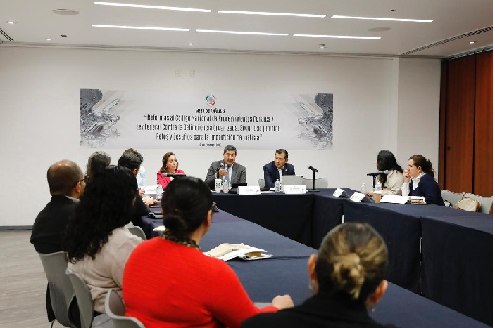 ANALIZAN SENADORES Y ESPECIALISTAS RETOS Y DESAFÍOS DE LOS “JUECES SIN ROSTRO”