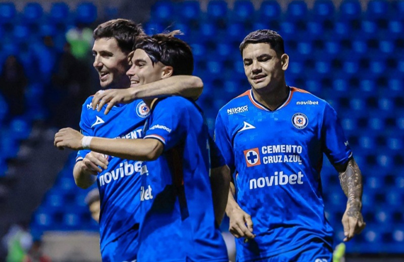 CRUZ AZUL GOLEA 5-0 A VANCOUVER Y AVANZA EN LA CONCACHAMPIONS