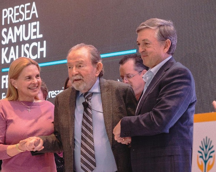 ENTREGA FECHAC POR PRIMERA VEZ LA PRESEA SAMUEL KALISCH AL RECONOCIDO EMPRESARIO ENRIQUE TERRAZAS TORRES