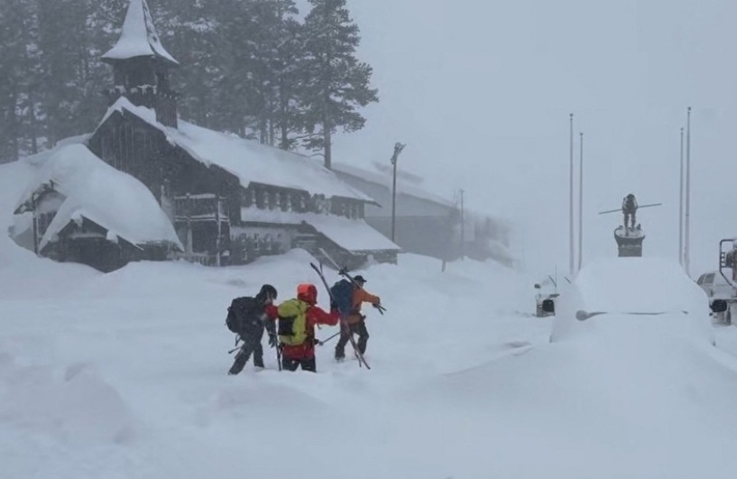 ENCUENTRAN EL ÚLTIMO CUERPO DE LOS 9 ESQUIADORES DESAPARECIDOS DURANTE AVALANCHA EN CALIFORNIA 