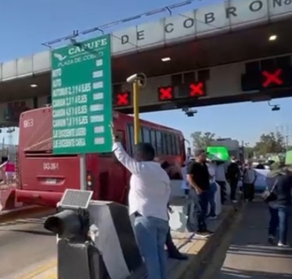 FAMILIARES TOMAN CASETA Y EXIGEN LOCALIZAR A MUJER DESAPARECIDA