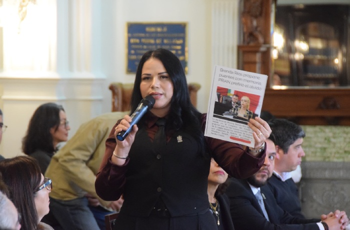 REGIDORA MYRNA MONGE DENUNCIA ANTE CABILDO LA MISOGINIA DE ASESOR DE LA DIPUTADA MORENISTA BRENDA RÍOS