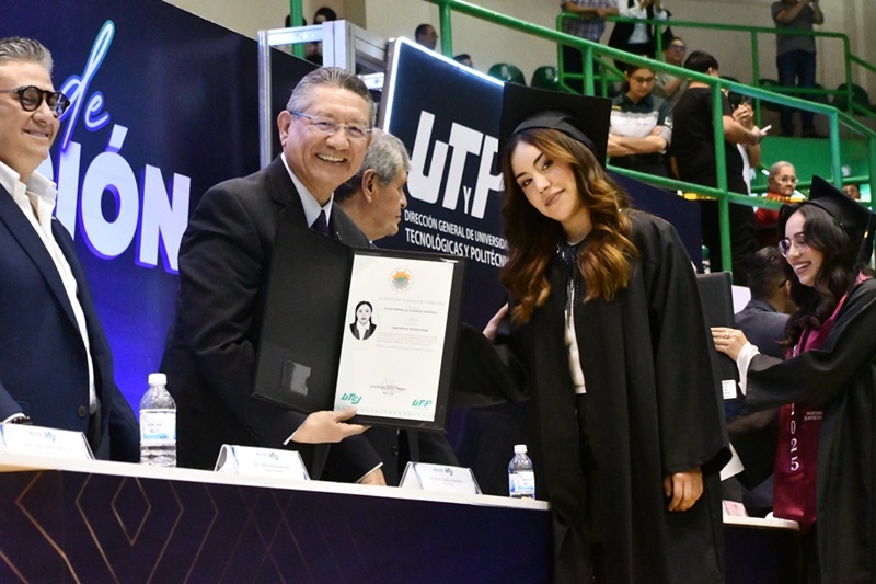 TITULA UTCJ A 1,298 ESTUDIANTES DE INGENIERÍAS Y TSU