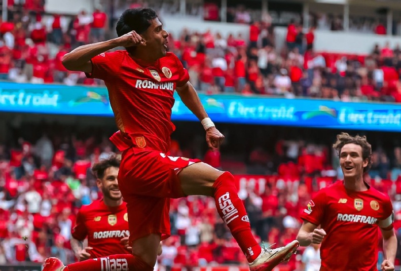 TOLUCA DERROTÓ A CHIVAS EN EL NEMESIO DIEZ Y DE PASO LE ARREBATÓ EL LIDERATO GENERAL DEL CLAUSURA 2026 DE LA LIGA MX.